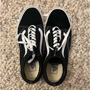 BLACK OLD SKOOL VANS SIZE 9.5 $35